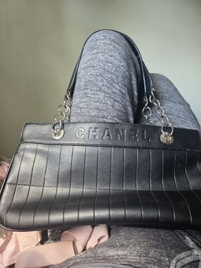 CHANEL Black Leather Chain-Handle Shoulder Bag
